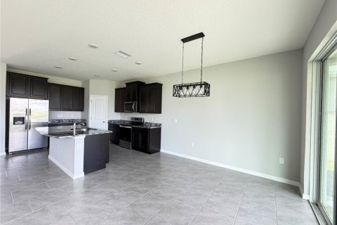House in Wesley Chapel, Florida 4 bedrooms, 256.04 sq.m. № 2377635 - photo 9