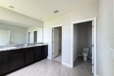 House in Wesley Chapel, Florida 4 bedrooms, 256.04 sq.m. № 2377635 - photo 22