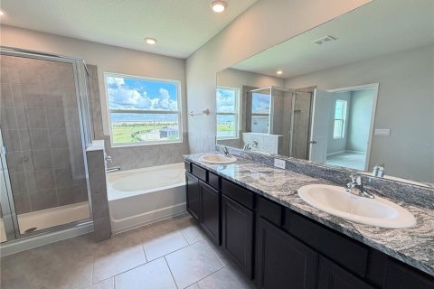 House in Wesley Chapel, Florida 4 bedrooms, 256.04 sq.m. № 2377635 - photo 23