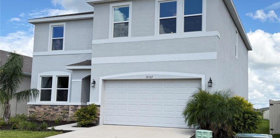 House in Wesley Chapel, Florida 4 bedrooms, 256.04 sq.m. № 2377635
