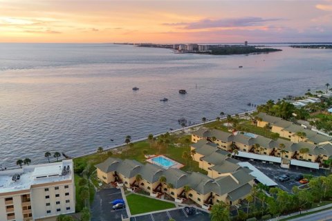 Купить кондоминиум в Сарасота, Флорида 5 комнат, 111.48м2, № 1900598 - фото 1