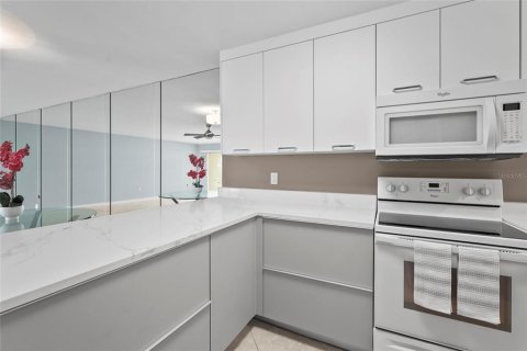 Купить кондоминиум в Сарасота, Флорида 5 комнат, 111.48м2, № 1900598 - фото 18