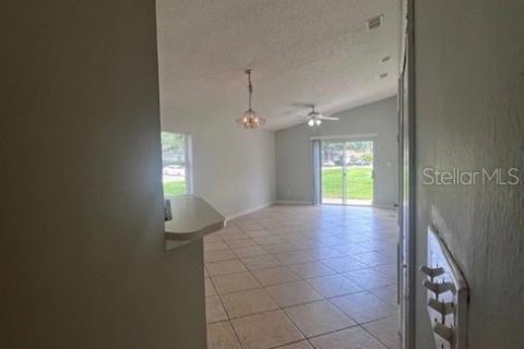 Villa ou maison à louer à Orlando, Floride: 3 chambres, 109.9 m2 № 2238676 - photo 2