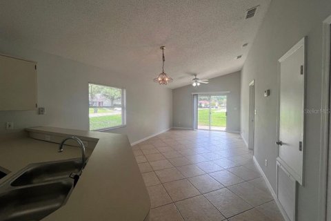 Villa ou maison à louer à Orlando, Floride: 3 chambres, 109.9 m2 № 2238676 - photo 3