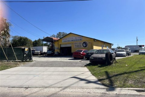 Commercial property in Davenport, Florida 111.48 sq.m. № 2233019