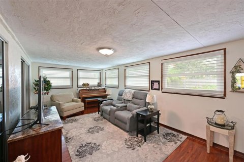 Villa ou maison à vendre à Sarasota, Floride: 2 chambres, 165.18 m2 № 2285457 - photo 12