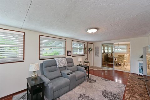 Villa ou maison à vendre à Sarasota, Floride: 2 chambres, 165.18 m2 № 2285457 - photo 14
