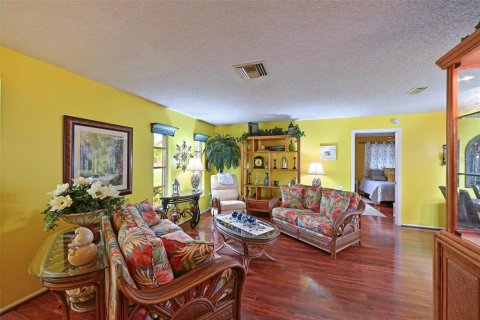 Villa ou maison à vendre à Sarasota, Floride: 2 chambres, 165.18 m2 № 2285457 - photo 4