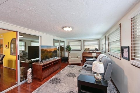 Villa ou maison à vendre à Sarasota, Floride: 2 chambres, 165.18 m2 № 2285457 - photo 13