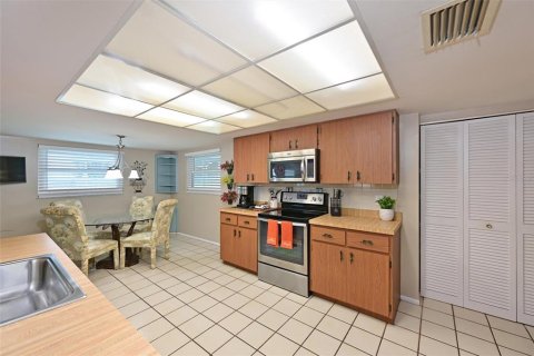 Villa ou maison à vendre à Sarasota, Floride: 2 chambres, 165.18 m2 № 2285457 - photo 9
