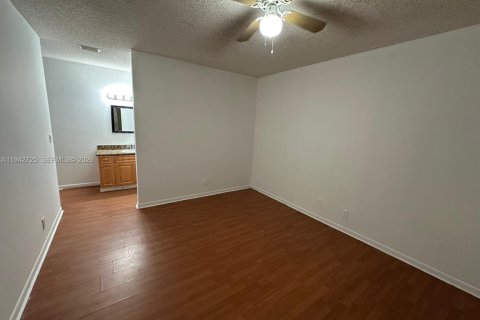 Copropriété à louer à Coconut Creek, Floride: 2 chambres, 98.57 m2 № 2000122 - photo 16