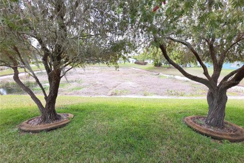 Villa ou maison à vendre à New Port Richey, Floride: 2 chambres, 136.66 m2 № 2211627 - photo 22