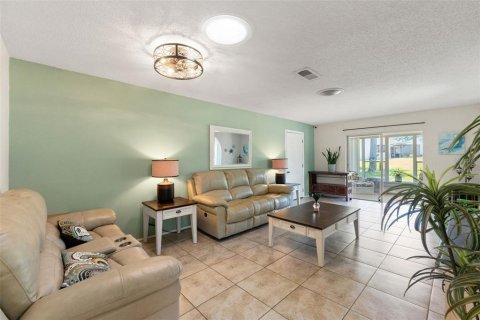 Villa ou maison à vendre à Port Richey, Floride: 2 chambres, 113.15 m2 № 2203836 - photo 19