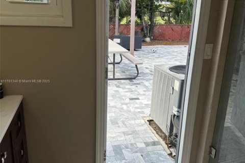 House in Sunrise, Florida 3 bedrooms, 117.06 sq.m. № 1705198 - photo 12