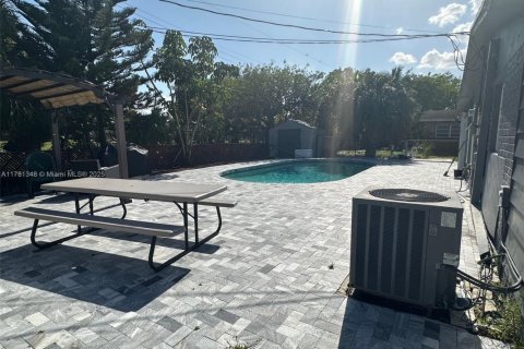 House in Sunrise, Florida 3 bedrooms, 117.06 sq.m. № 1705198 - photo 3