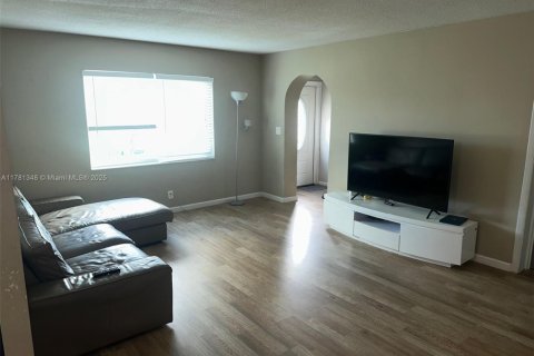 House in Sunrise, Florida 3 bedrooms, 117.06 sq.m. № 1705198 - photo 8