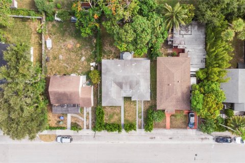 House in Miami, Florida 2 bedrooms, 88.16 sq.m. № 2012235 - photo 7