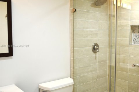 Condo in Miami, Florida, 2 bedrooms  № 1953366 - photo 15