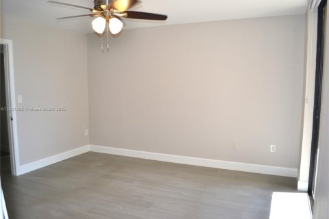 Condo in Miami, Florida, 2 bedrooms  № 1953366 - photo 17
