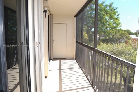 Condo in Miami, Florida, 2 bedrooms  № 1953366 - photo 19