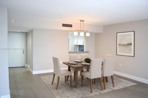 Condo in Miami, Florida, 2 bedrooms  № 1953366 - photo 7