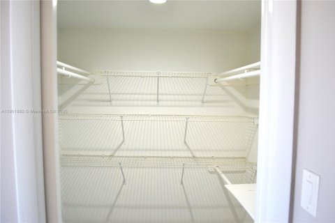 Condo in Miami, Florida, 2 bedrooms  № 1953366 - photo 14