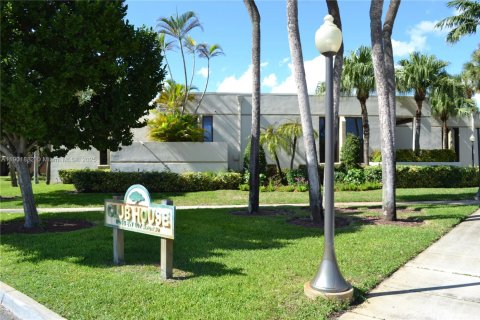 Condo in Miami, Florida, 2 bedrooms  № 1953366 - photo 23