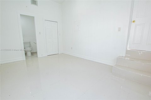 House in Miami, Florida 3 bedrooms, 108.88 sq.m. № 1984958 - photo 15