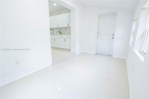 House in Miami, Florida 3 bedrooms, 108.88 sq.m. № 1984958 - photo 14