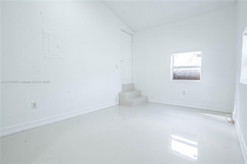 House in Miami, Florida 3 bedrooms, 108.88 sq.m. № 1984958 - photo 17