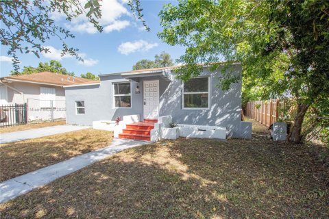 House in Miami, Florida 3 bedrooms, 108.88 sq.m. № 1984958 - photo 19