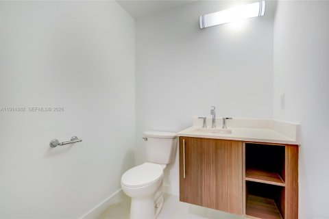 Copropriété à louer à Doral, Floride: 1 chambre, 71.07 m2 № 2080868 - photo 8