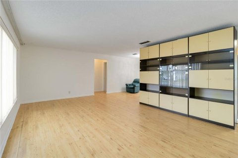 House in Margate, Florida 2 bedrooms, 147.44 sq.m. № 1906982 - photo 4