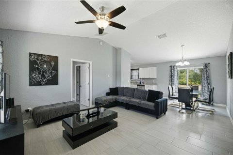 House in Ocala, Florida 3 bedrooms, 118.08 sq.m. № 2236835 - photo 2