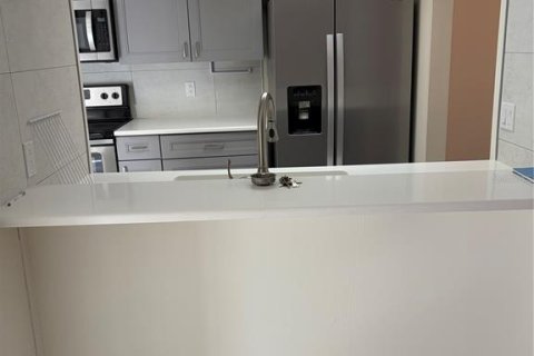 Купить кондоминиум в Холидэй, Флорида 5 комнат, 103.49м2, № 2239401 - фото 9