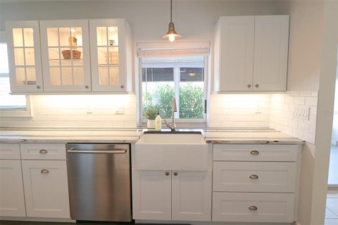 House in Englewood, Florida 2 bedrooms, 110.46 sq.m. № 1917336 - photo 9