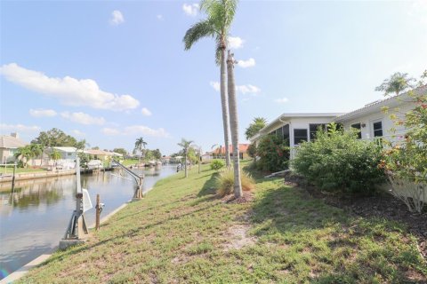 House in Englewood, Florida 2 bedrooms, 110.46 sq.m. № 1917336 - photo 2