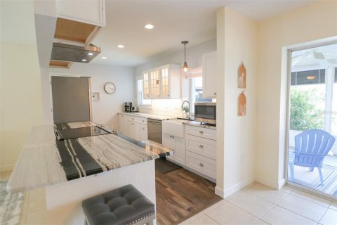 House in Englewood, Florida 2 bedrooms, 110.46 sq.m. № 1917336 - photo 7