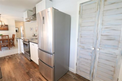 House in Englewood, Florida 2 bedrooms, 110.46 sq.m. № 1917336 - photo 11