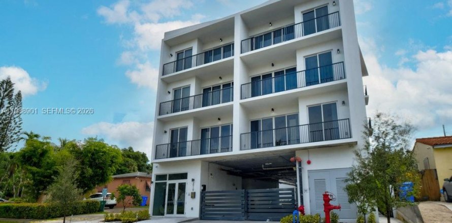 Дом в Майами, Флорида 2 спальни, 111.48м2 № 2050947