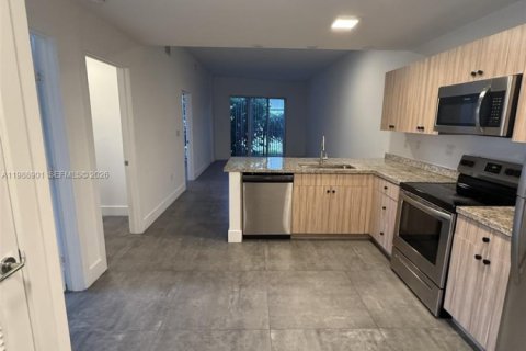 Снять в аренду виллу или дом в Майами, Флорида 2 спальни, 111.48м2, № 2050947 - фото 3