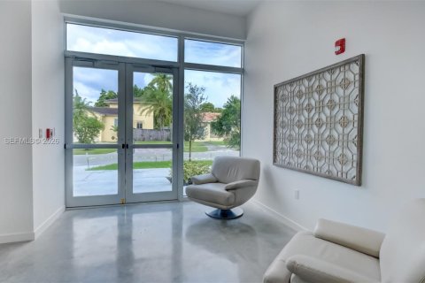 Снять в аренду виллу или дом в Майами, Флорида 2 спальни, 111.48м2, № 2050947 - фото 2