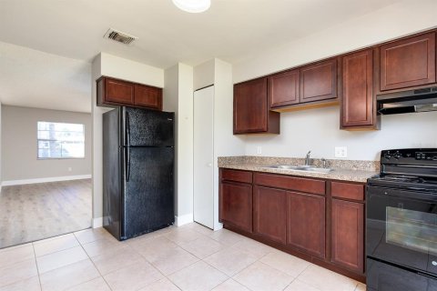 House in Kissimmee, Florida 2 bedrooms, 80.27 sq.m. № 1719982 - photo 6