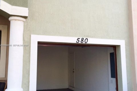 Touwnhouse à louer à Homestead, Floride: 4 chambres, 214.23 m2 № 2000635 - photo 4