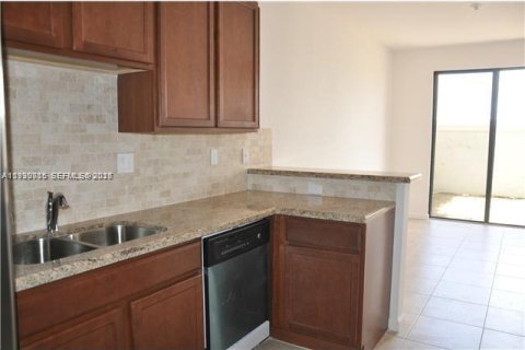 Touwnhouse à louer à Homestead, Floride: 4 chambres, 214.23 m2 № 2000635 - photo 7