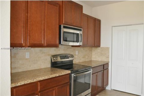 Touwnhouse à louer à Homestead, Floride: 4 chambres, 214.23 m2 № 2000635 - photo 5