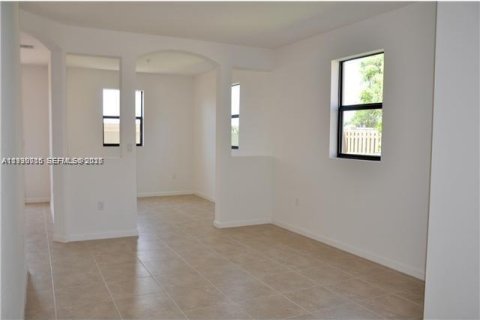 Touwnhouse à louer à Homestead, Floride: 4 chambres, 214.23 m2 № 2000635 - photo 9