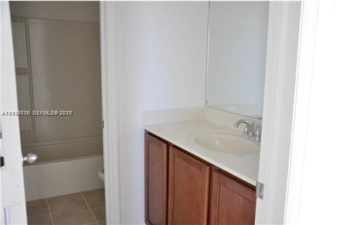 Touwnhouse à louer à Homestead, Floride: 4 chambres, 214.23 m2 № 2000635 - photo 12