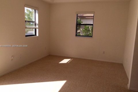 Touwnhouse à louer à Homestead, Floride: 4 chambres, 214.23 m2 № 2000635 - photo 11