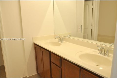 Touwnhouse à louer à Homestead, Floride: 4 chambres, 214.23 m2 № 2000635 - photo 13